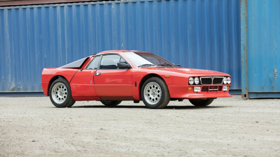 Στην παρέα υπάρχει και μια Lancia 037 Stradale από το 1983, το αντίστοιχο αυτοκίνητο δρόμου με το αγωνιστικό που είναι το τελευταίο πισωκίνητο αυτοκίνητο που κέρδισε στο WRC. Το προς πώληση αυτοκίνητο